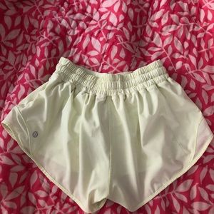 Lululemon Hotty Hot shorts 2.5” size 4